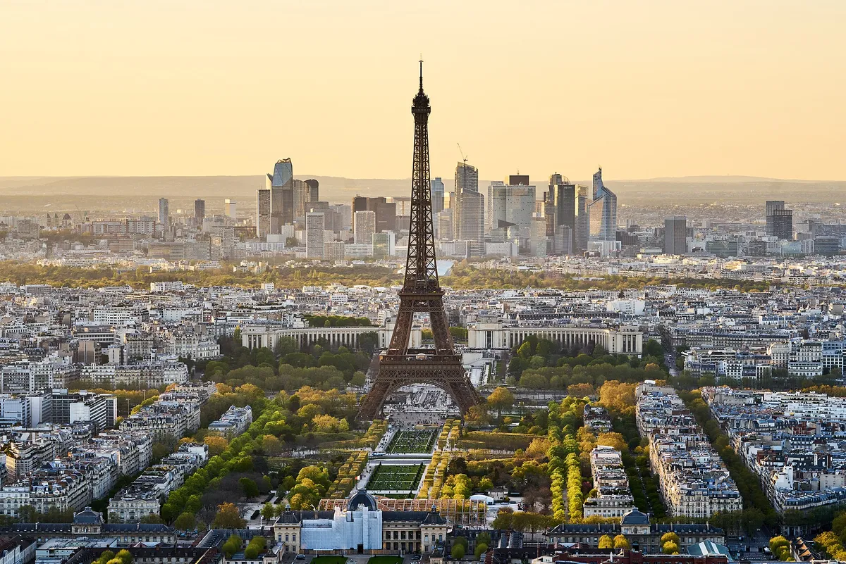 Bar, péniche, rooftop ou salle : comment choisir le bon lieu pour son anniversaire à Paris