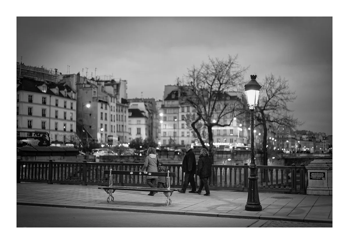 Fête privée à Paris : ce que dit vraiment la loi sur le bruit, les horaires et la sécurité